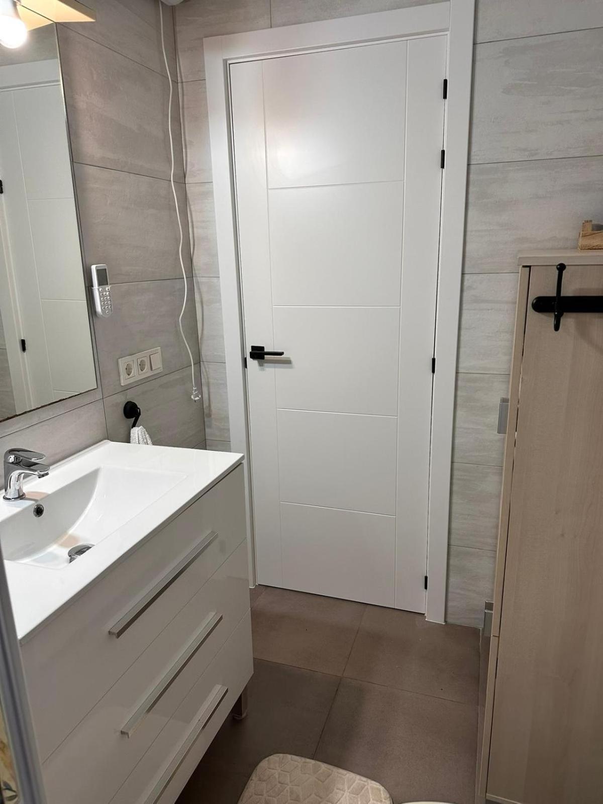 Happy Hideaway Apartment Alicante Luaran gambar