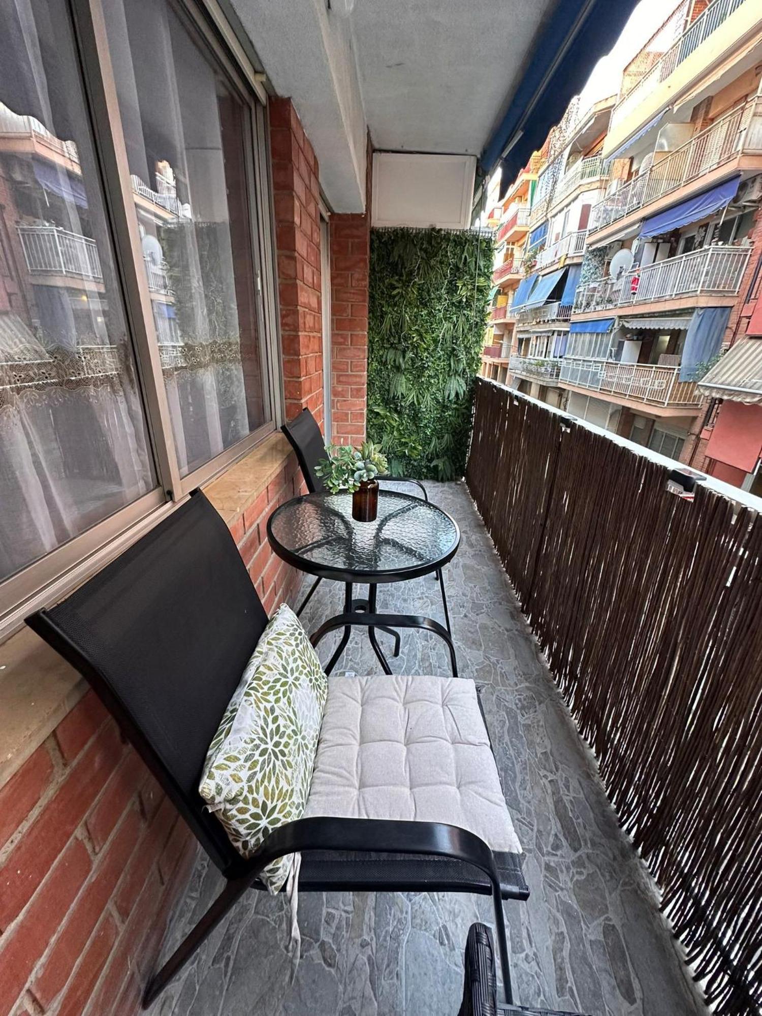 Happy Hideaway Apartment Alicante Luaran gambar